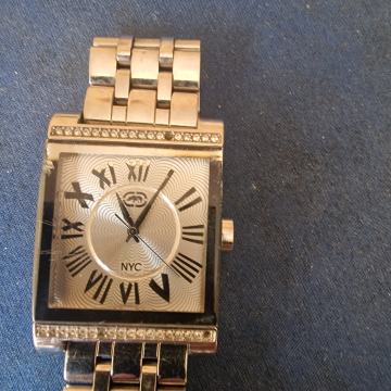 Prodajem ž. sat MARC ECKO ne korišten orginal 30€.