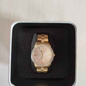 Prodajem Ženski sat Lee Cooper