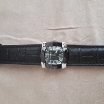 Prodajem ženski sat Makuti