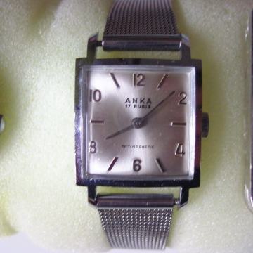 Ručni ženski sat,navijač