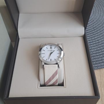 Sat Burberry BU1390