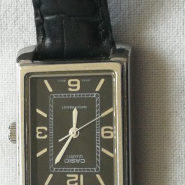 Sat Casio LTP-1234 water resistent ,u ispravnom stanju.