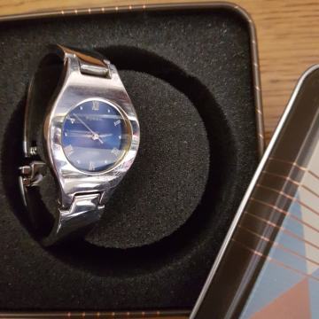 SAT FOSSIL ŽENSKI U KUTIJI PRODAJEM tel 098 534032