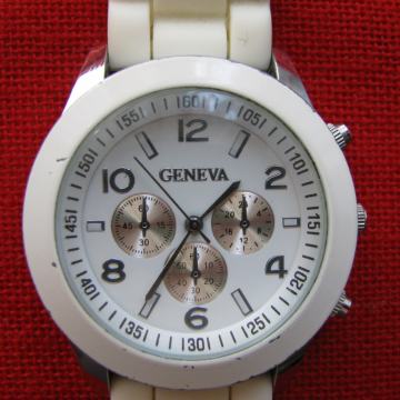 Sat GENEVA, ženski silikonska narukvica, quartz. Radi.