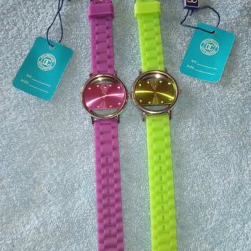 Sat ručni zelen i ljubičast