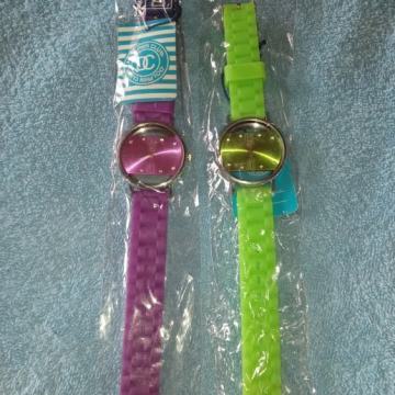 Sat ručni zelen i ljubičast