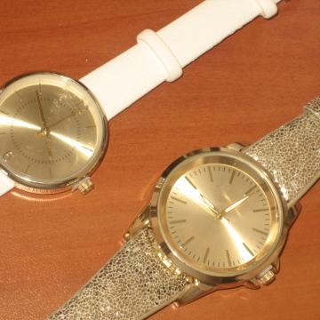 NOVI ZLATNI I BIJELI SAT