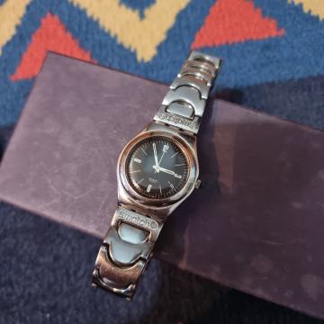 Swatch ženski ručni sat