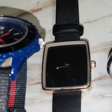 Tri ručna sata sata u kompletu DKNY Reserved