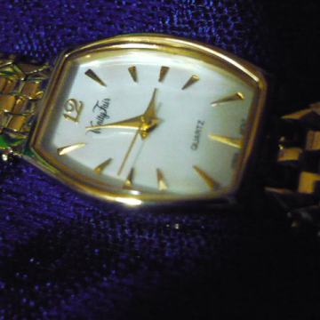 VanityFair elegantan QUARTZ ženski ručni sat