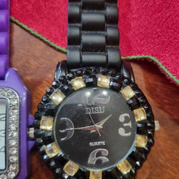 Ženski crni sat sa cirkonima