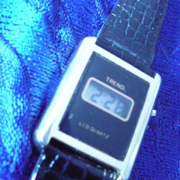 ŽENSKI DIGITALNI RUČNI SAT TREND sa novim kožnim remenom