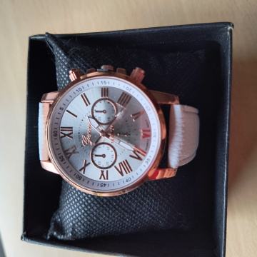 Ženski  ručni sat bijeli