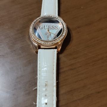 Ženski ručni sat marke Guess