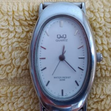 Ženski ručni sat "Q&Q" analogni sat