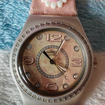 Ženski ručni sat SWATCH