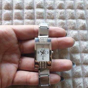 Ženski sat Avon Eternal Love