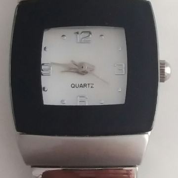 Ženski sat na bateriju