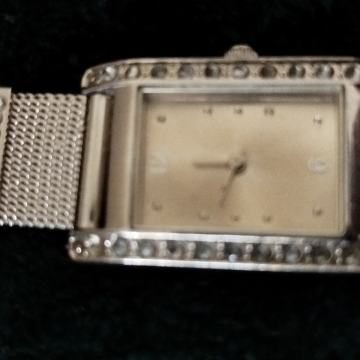 Ženski sat sa cirkonima