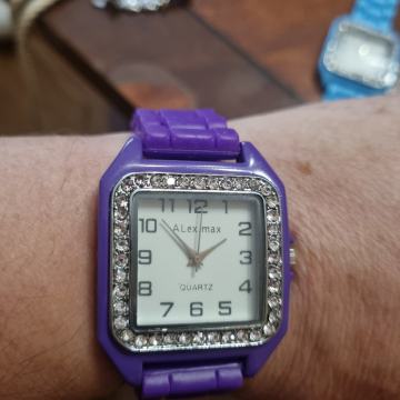 Ženski sat ljubičasti