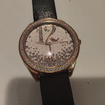 Ženski sat marke Guess, model W0337L3, promijenjen remen