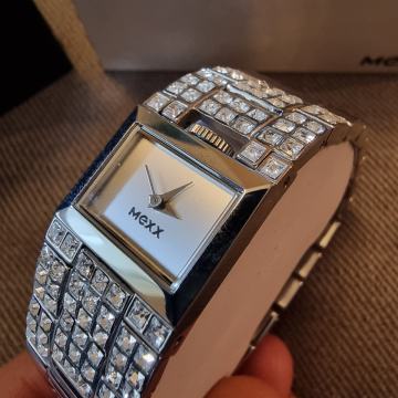 Ženski sat MEXX atraktivan NOVO!