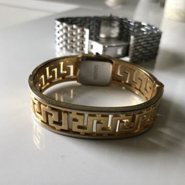 Ženski dizajnerski sat narukvica sa Versace uzorkom
