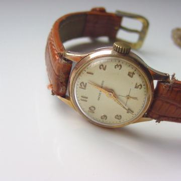 Ženski sat navijač