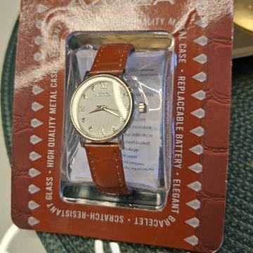 ŽENSKI SMEĐI SAT - NOVO