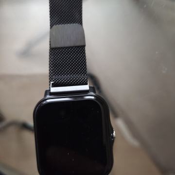 PRODAJEM PAMETNI SAT