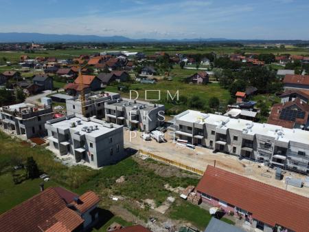 Dugo Selo - Jug, Novogradnja, kuća u nizu, 135m2