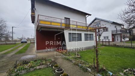 Dugo Selo, obiteljska kuća s tri stambene jedinice, 254 m2