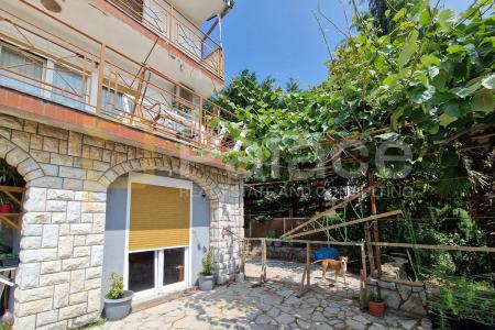 Dvoetažni stan s pogledom na more i dodatnim stanom, Kastav, 208,44m²