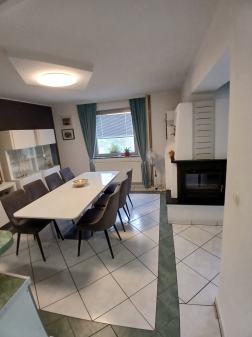 Impresivna rezidencija u mirnom dijelu Dugo Selo, 324.00 m2