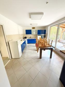 KASTAV, stan 250 m2, ZA 15 RADNIKA
