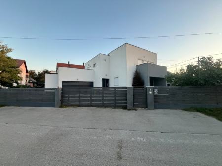 Kuća: Dugo Selo, 280.00 m2