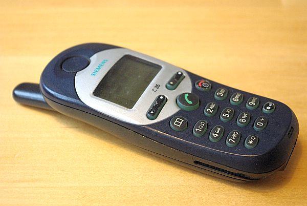 https://www.njuskalo.hr/image-bigger/siemens-mobiteli/siemens-m35-c35-2-komada-oprema-otkljucani-slika-31706564.jpg