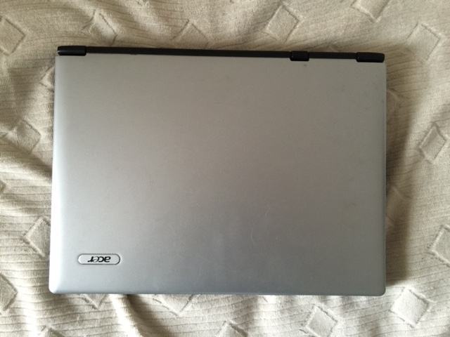 Laptop ACER ASPIRE 1642 - OČUVAN i ISPRAVAN  (punjač i torba gratis)