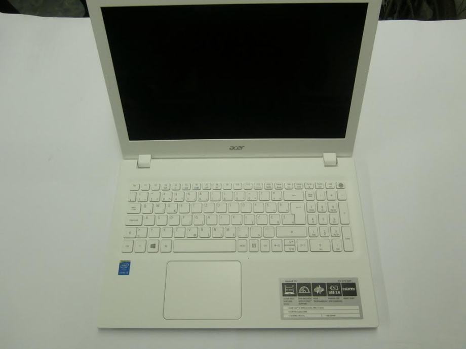 Acer Aspire E15 + kutija