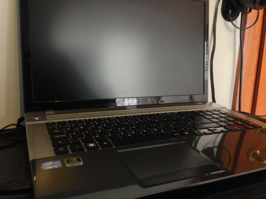PC Portable Acer Aspire V3-771G 17,3" I7 SSD 500Go RAM 8Go Windows 11 - Parfait état