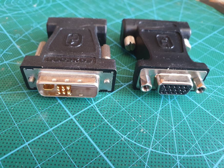 adapter za monitor ili projektor dvi na vga