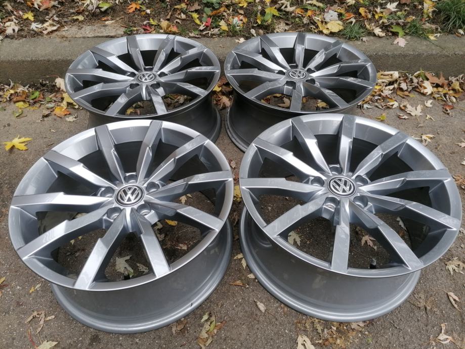 Original Skoda Unterlage Kennzeichenträger Kennzeichenunterlage