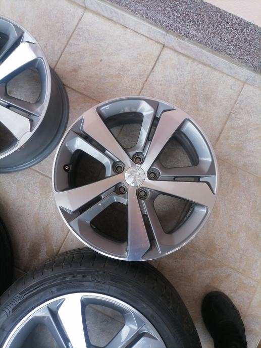 Jantes Pour Peugeot 308 - Occasion - État Avec Traces D'usure Mais Fonctionnelles