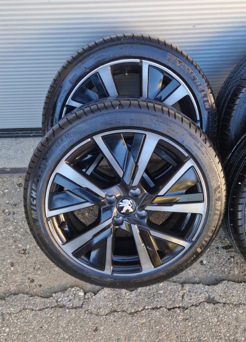 Stilvolle Alufelgen Peugeot 208 Ebenbild