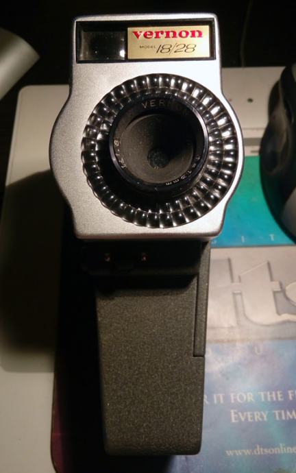 Retro 8mm video kamera Vernon 18/28 1828 za kolekcionare