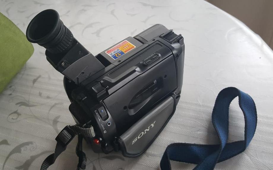 SONY Handycam Video 8 XR Steadyshot CCDTRV35E