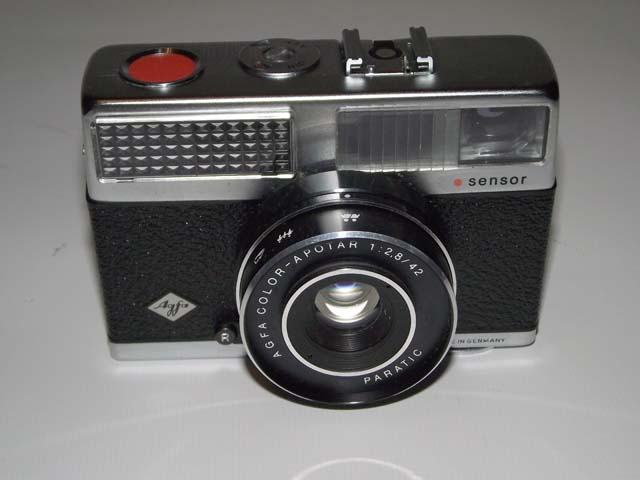 Ancien appareil photo AGFA Color-Apotar Optima 200 Sensor dans son étui