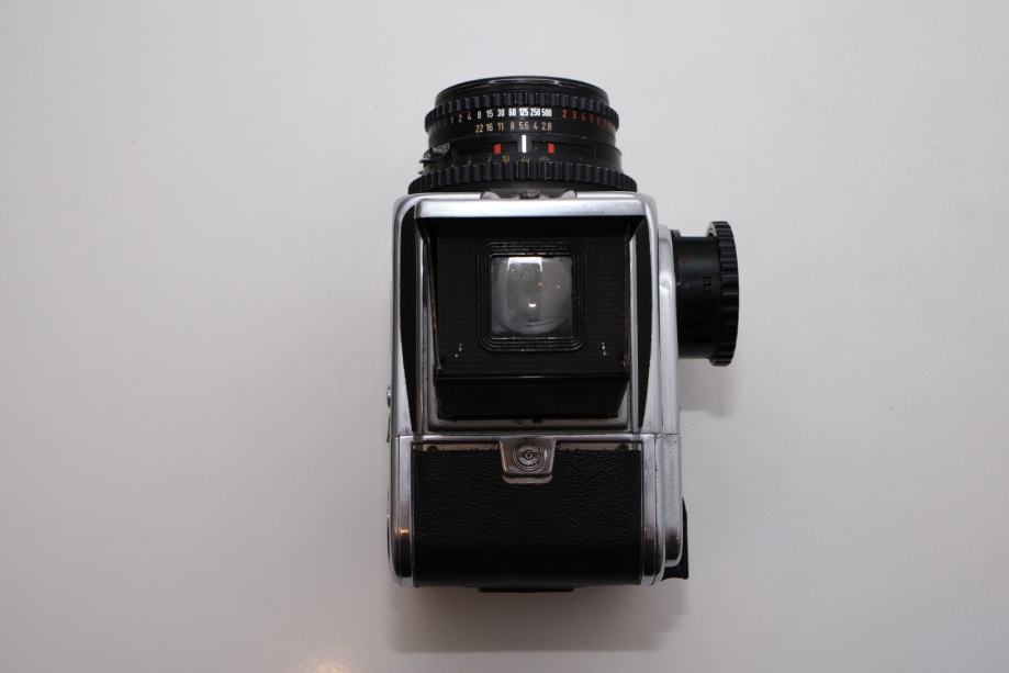 Hasselblad 500C, A12 magazin, CarlZeissPlanar 2,8 80mm T*, light meter
