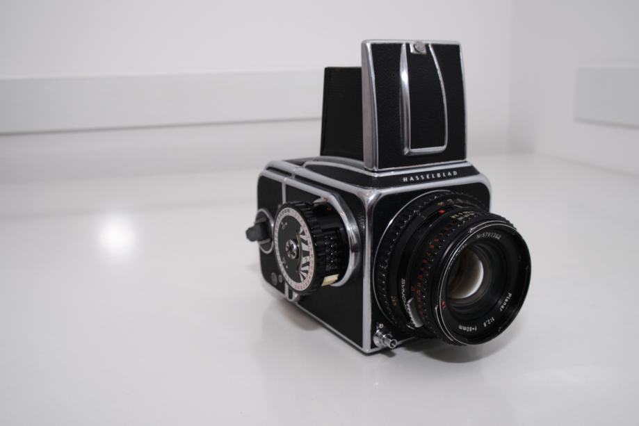 Hasselblad 500C, A12 magazin, CarlZeissPlanar 2,8 80mm T*, light meter