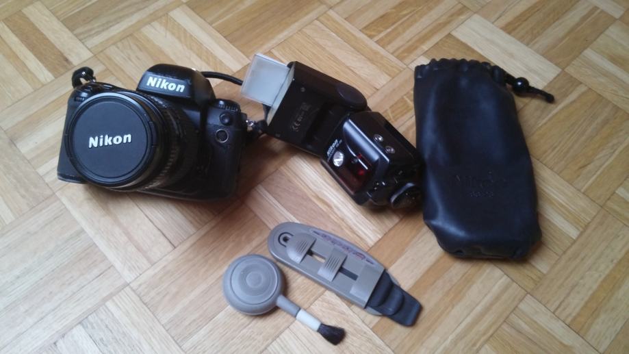 Nikon F100+lens 28105mm 13,5 4,5 D AF NIKKOR+flash Nikon SB28